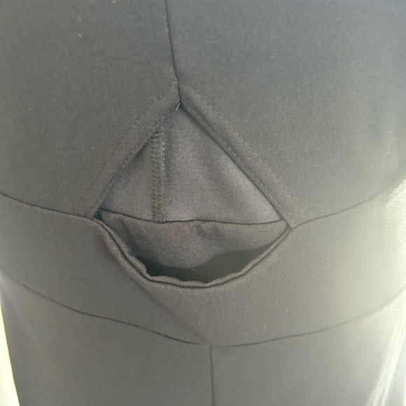 NWOT BOOHOO BLACK, V NECK, WAIST CUTOUT, WIDE LEG JUMPSUIT. - Picture 4 of 7